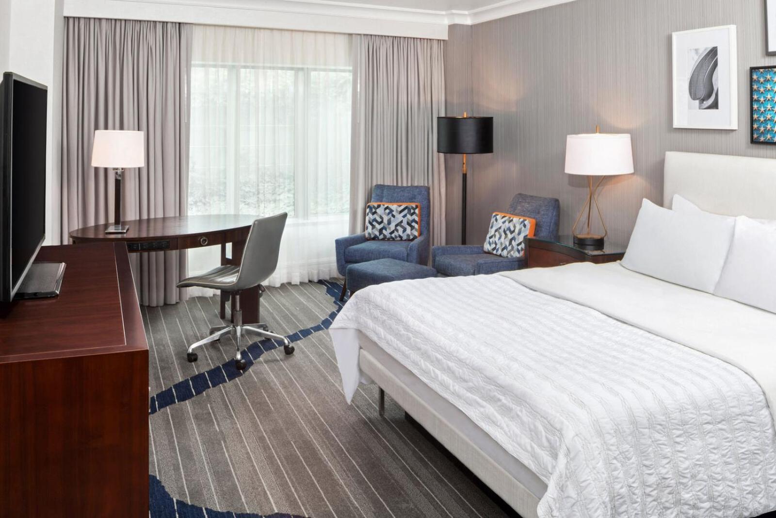 Le Meridien Hotel 4*