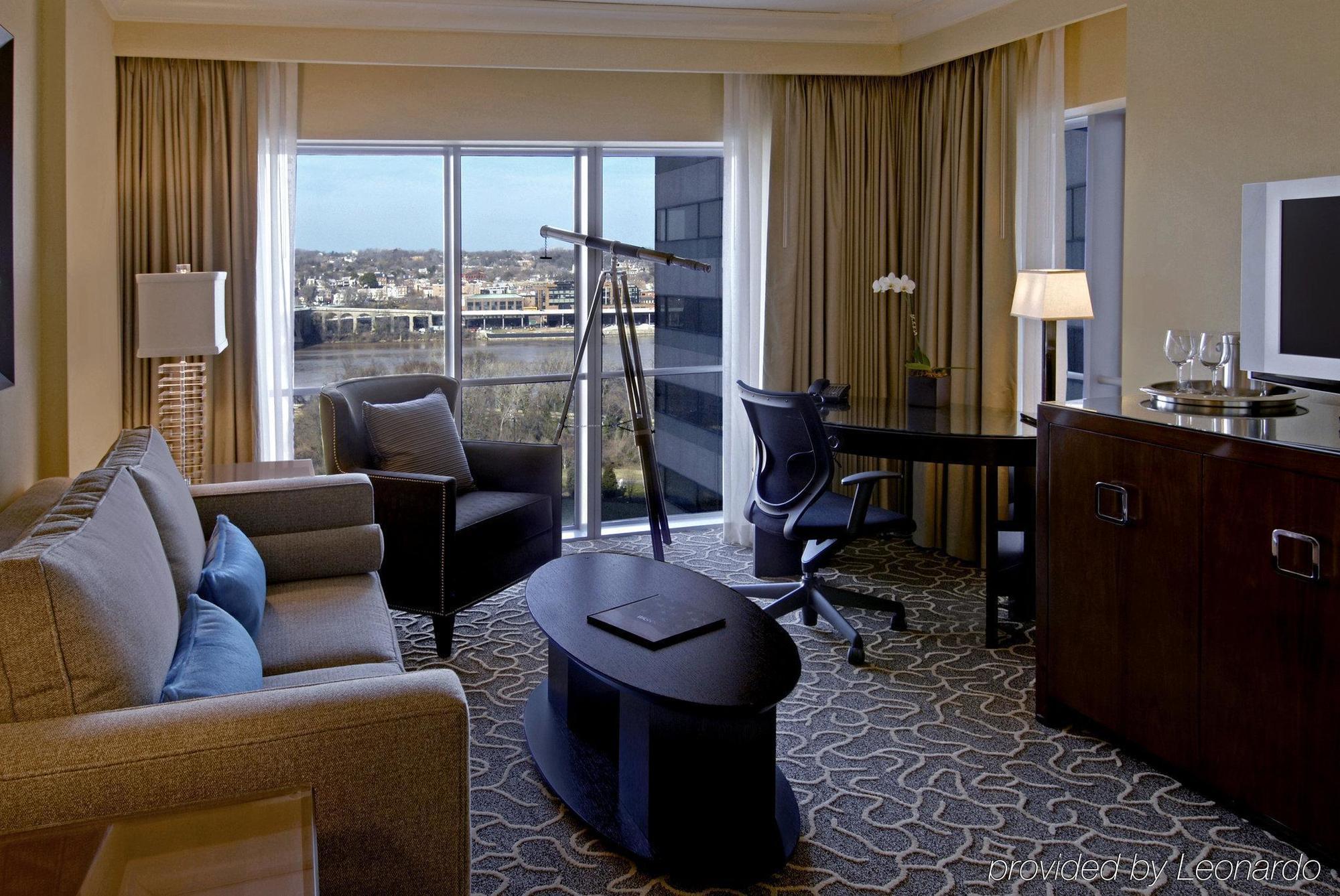 Le Meridien Hotel 4*